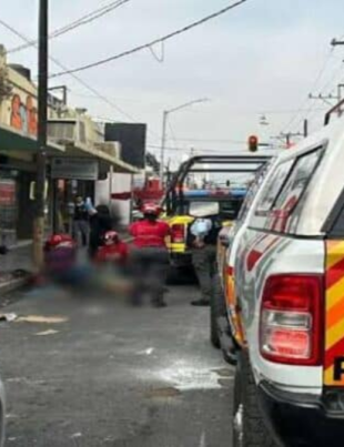 Atacan a hombre con arma blanca en Monterrey.