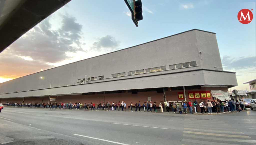La Falta De Camiones Sigue Afectando a Miles En Nuevo León. Las Inversiones No Han Resuelto El Problema Y La Crisis De Transporte Crece Cada Día Más.