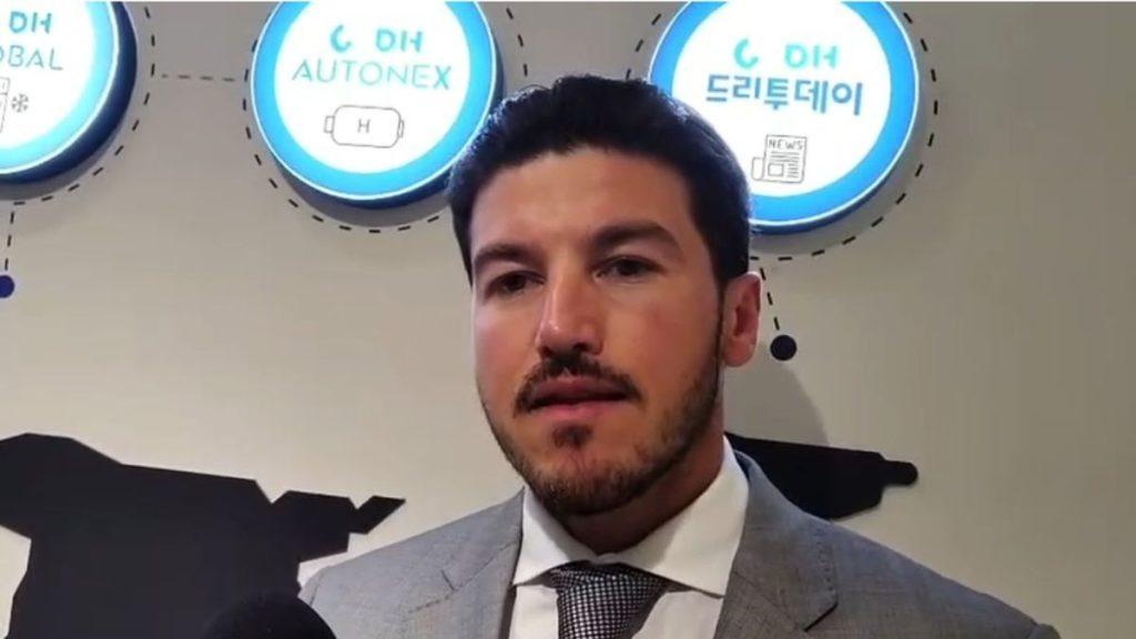 Samuel García Hablándole a La Cámara